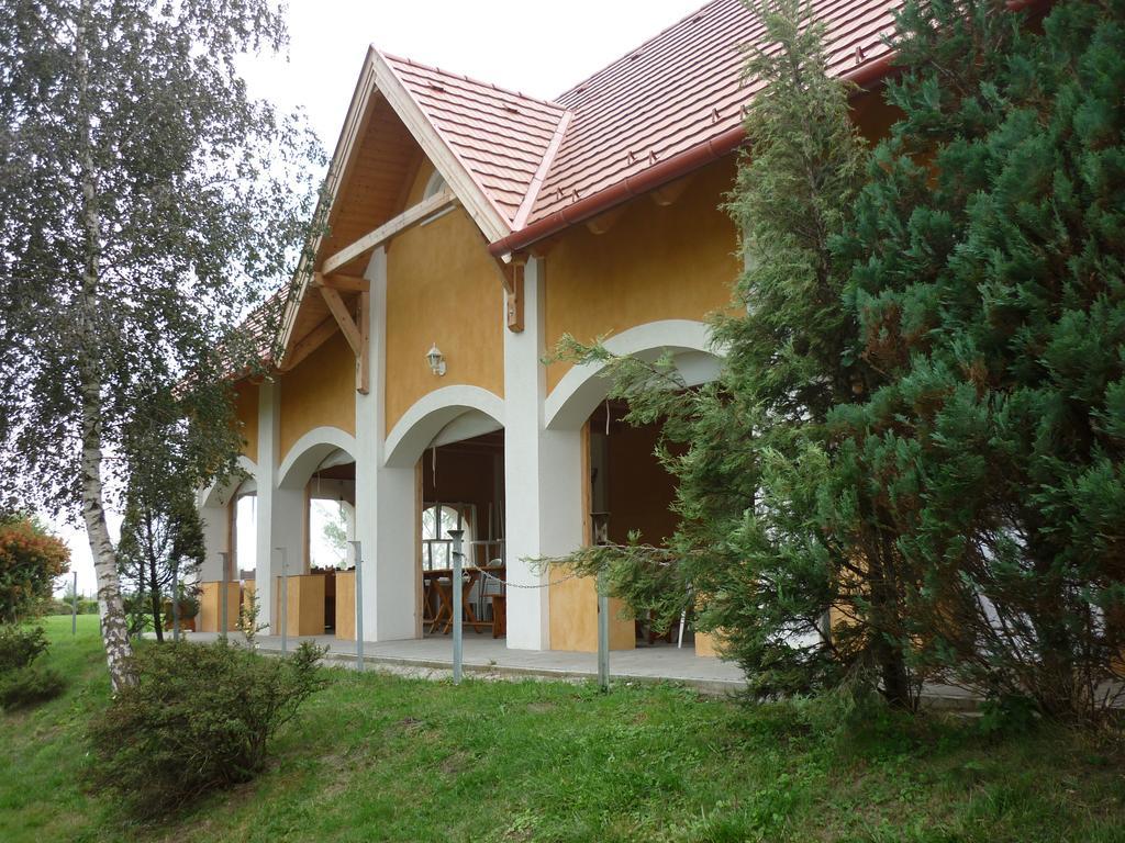 Áldos Panzió Farád Exterior foto