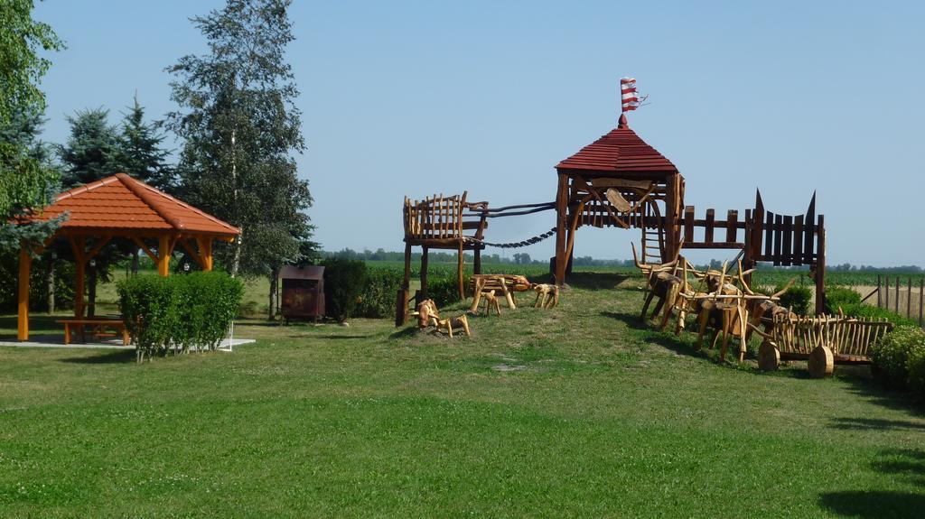 Áldos Panzió Farád Exterior foto