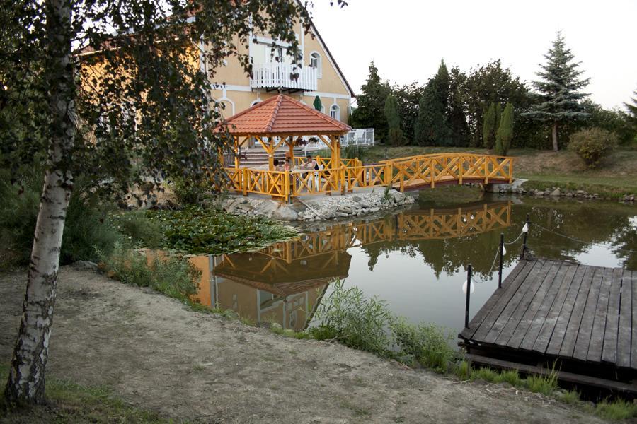 Áldos Panzió Farád Exterior foto