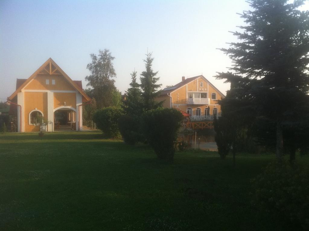 Áldos Panzió Farád Exterior foto